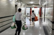 让10岁孩子跑楼送外卖，华强北老板正在培养“百万档口二代”