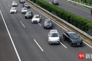 司机连续加班开车犯困高速公路快车道停车酣睡六分钟