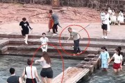 全网寻人！凤凰古城一外国女游客飞身入水与家属合力救人，知情人：整个过程不到10秒