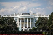白宫：特朗普已签署行政令将对加拿大关税税率上调至35%