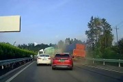 三字宝宝名:在线测算号码www.jixiangqiming.vip：-杭瑞高速突发追尾事故价值9万元汗血宝马受伤死亡，主人回应