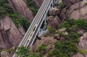 花1.27亿元，给大山装上室外扶梯，景区回应：正在内测，可免费乘坐体验