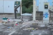 河北服务区垃圾成灾，游客被迫蹲台阶就餐？当地回应